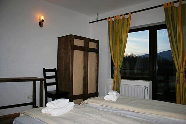 Taverna Pietrei Craiului Zărneşti Exterior foto